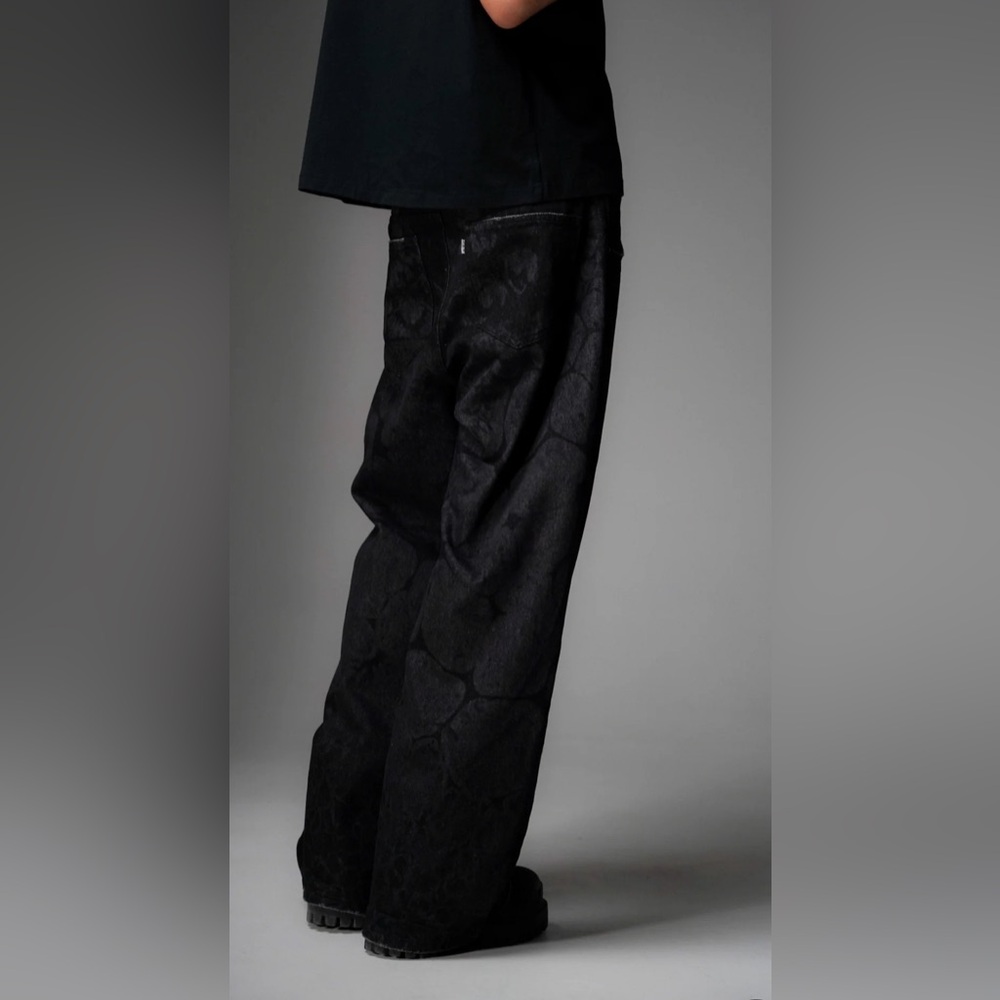 Vague jeans, size 32. Light distressing, baggy fit. Used, great condition.